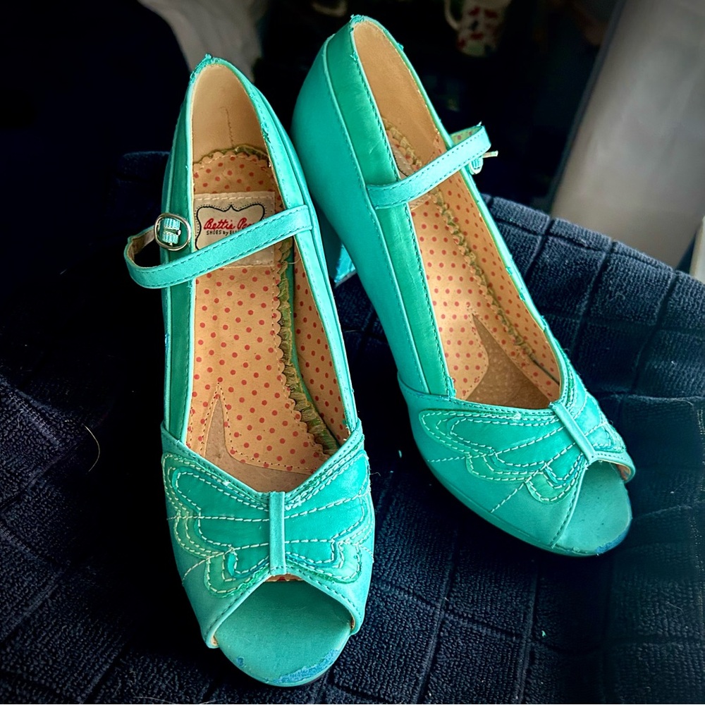 Vintage Betty Page Teal Leather Heels with Peep-toe and Butterfly Detail